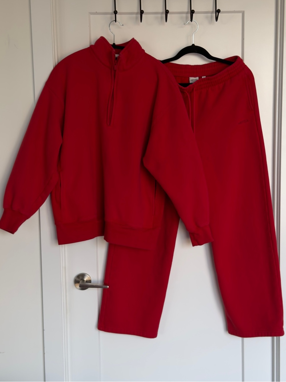 Aritzia  Red Fleece Set, Size Medium.